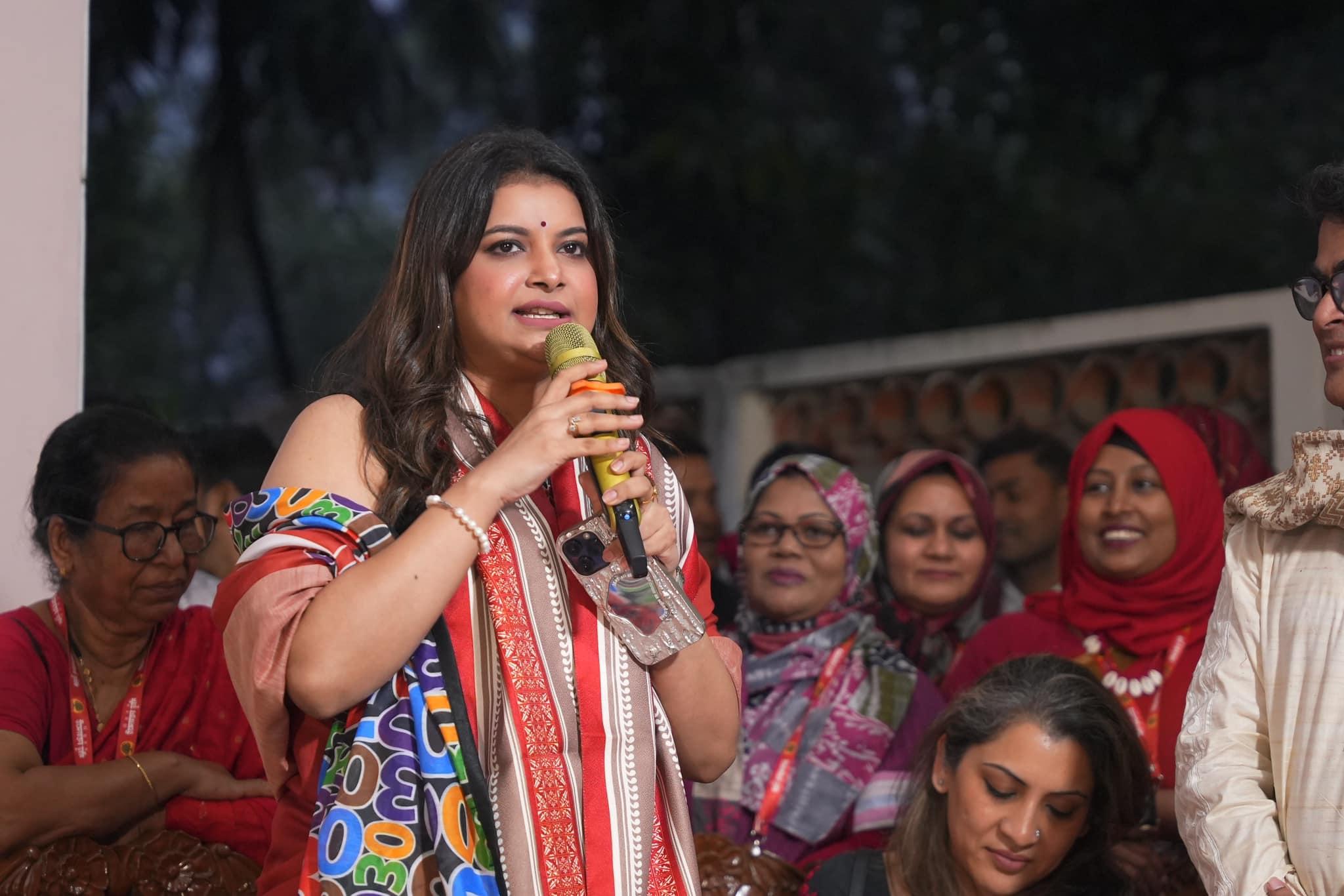 দেশের কাছে আর কোনো প্রত্যাশা রাখি না : শবনম ফারিয়া